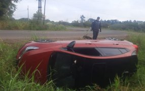 Posadas: Despistó con su automóvil y terminó hospitalizado, la Policía de Misiones realizó las pericias para establecer las causas del siniestro