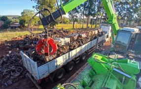 Misiones: Más de 28 toneladas de chatarra fueron retiradas de Comisarías del norte de la Provincia, compactaron cerca de 700 vehículos secuestrados