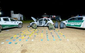 Irregularidades en el vehículo levantaron la sospecha de los Gendarmes: Escondía más de 88 kilos de cocaína en la carrocería