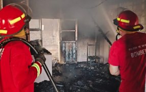 Apóstoles: Un incendio destruyó por completo una vivienda en un populoso barrio, no hubo personas lesionadas