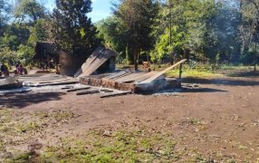 Puerto Iguazú: Un incendio arrasó con una casa y afectó otra vivienda en la aldea Mbocai Poty