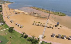 La Entidad Binacional Yacyretá y la Municipalidad de Posadas realizan un operativo conjunto de limpieza, dragado en balnearios y subembalses