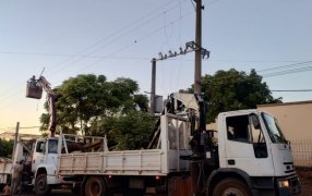 Energía de Misiones avanza con nuevas líneas compactas en media tensión para reforzar la red del Municipio de Apóstoles