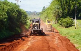 Apóstoles: Arreglo y mantenimiento de los caminos rurales, para mejorar la circulación