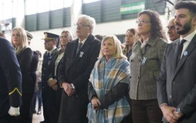 Apóstoles: Acto por el 216° Aniversario de la Revolución de Mayo, realizado en la Expo Yerba debido a las condiciones climáticas, que obligaron a suspender el tradicional desfile