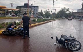 Jardín América: Despiste de dos motocicletas, ambos conductores fueron derivados al Hospital para evaluación y asistencia médica