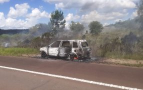 Incendio de un automóvil sobre la Ruta Nacional N° 14, en jurisdicción del Municipio misionero de San José y no dejó personas lesionadas