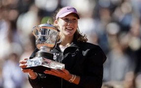 Tenis: Mirra Andreeva venció a Maja Chwalinska y se consagró campeona en Roland Garros