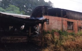 Puerto Rico: Un incendio afectó una carpintería y provocó importantes daños materiales, se registraron daños estructurales en un 60%