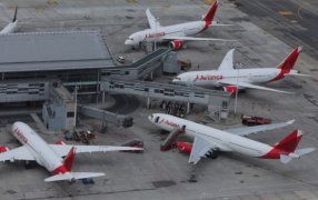 Seis aerolíneas internacionales suspendieron vuelos a Venezuela tras la alerta de Estados Unidos por “actividad militar” en el Caribe