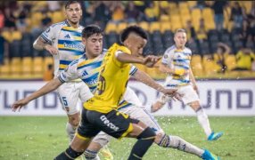 En un partido accidentado y con expulsados, Boca Juniors cayó frente al Barcelona SC en Guayaquil y complicó la clasificación