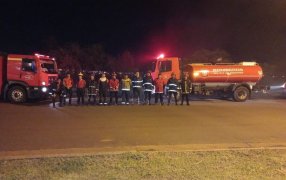 Posadas y Garupá: Bomberos controlaron incendios de malezas en los Baarios; Itaembé Guazú y Santa Helena, respectivamente