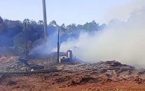 Misiones: Fuertes vientos provocaron un incendio que afectó a tres aserraderos en el Municipio de San Vicente