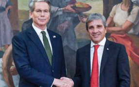 Expectativa en Washington a la espera de la reunión de Caputo y Bessent por el auxilio financiero del Tesoro