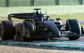 Cadillac tuvo su primer test para la Fórmula 1 con Checo Pérez al volante y ayuda de Ferrari