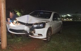 Posadas: Despiste y choque contra un poste sobre la Ruta Nacional N° 12, frente al Parque de la Ciudad