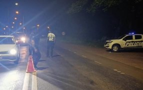 En la Ruta Provincial N° 1 una mujer viajaba con su hija menor, ocultaba cocaína y un arma en el automóvil, fue descubierta en un control policial