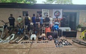 Desmantelan un búnker donde una organización delictiva desarmaba motocicletas sustraídas, mezclaba piezas para reensamblarlas y reinsertarlas en el mercado ilegal