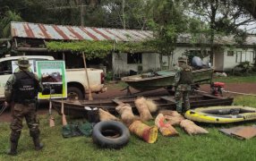 Armas, embarcaciones y 15 redes ilegales: Operativo de la Policía de Misiones del área ambiental en Puerto Iguazú golpeó la caza furtiva y la pesca clandestina