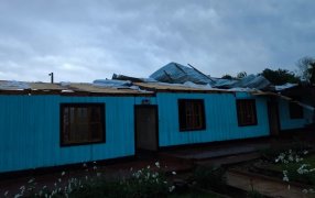 Misiones: Temporal causó daños en una Escuela Rural y caída de árboles sobre la Ruta Provincial N° 211