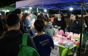 Apóstoles: En un clima festivo y familiar, se llevó adelante la Feria de Emprendedores, Artesanos y Gastronómicos en el marco de la Elección de la Reina Departamental de la Fiesta de la Yerba Mate
