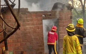 Misiones: Dos viviendas fueron consumidas por un incendio en el Municipio de Gobernador Roca, afortunadamente, no se registraron personas lesionadas ni víctimas fatales
