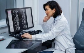 Descubren una molécula que podría revertir la osteoporosis y fortalecer los huesos