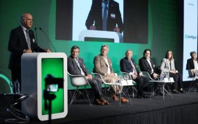 Ante la Mesa de Enlace, el Secretario de Agricultura, Ganadería y Pesca, Sergio Iraeta prometió que la baja de retenciones “va a ocurrir”