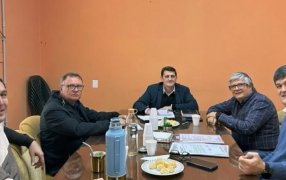 El Ministro Adolfo Safrán junto a Directivos de la Cooperativa de Servicios Públicos de Jardín América, evaluaron el estado de obras e inversiones en su red