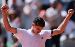 Tenis: Tras su histórica victoria ante Jannik Sinner, Juan Manuel Cerúndolo se clasificó para los octavos de final en Roland Garros