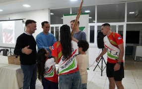 Apóstoles: El Municipio impulsa el crecimiento de la Escuela de Atletismo con entrega de nuevos elementos