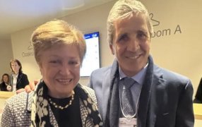 Tras el discurso de Milei: Georgieva se reunió con Caputo en Davos y destacó la acumulación de reservas