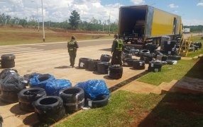 Corrientes y Misiones: En tres procedimientos, Gendarmería Nacional incautó trescientos cuarenta y cinco cubiertas de diferentes marcas y medidas de procedencia extranjera