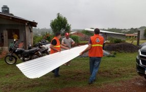 El Gobierno de Misiones asistió a casi 200 familias afectadas por el temporal en el Municipio de Leandro N. Alem
