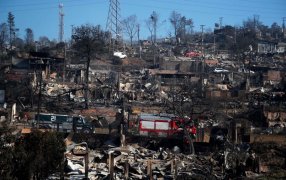 Afectan a 43 mil hectáreas: Hay al menos 19 muertos por los incendios en Chile, el Presidente Gabriel Boric declaró el estado de excepción