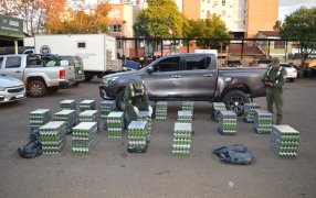 Incautación de cigarrillos de origen extranjero y una camioneta con pedido de secuestro por robo