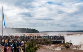 Misiones: En el primer día de reapertura del ingreso a la Garganta del Diablo en las Cataratas del Iguazú se registraron más de ocho mil ingresos