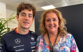 Colapinto en Azerbaiján con la Embajadora de Argentina y el mate son furor en la Fórmula 1