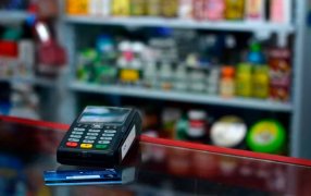 El semáforo para el bolsillo familiar en 2023: Ingresos, consumo, tarjeta, costo del crédito y precios