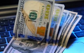 El dólar blue acelera su marcha alcista y quiebra un nuevo récord, acercándose a 400 pesos este martes 28 de Marzo
