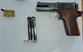 Un adolescente de 15 años fue sorprendido con un arma de fuego en una institución educativa del Municipio misionero de Garupá