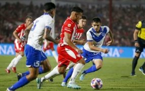 Copa Liga Profesional de Fútbol: Vélez Sarsfield trepó a la punta de la Zona A tras vencer a Instituto de Córdoba