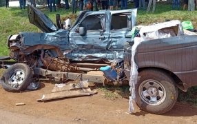 Misiones: Falleció un hombre tras un choque entre una camioneta y un camión, sobre la Ruta Nacional N° 14