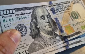 Dólar blue baja 15 pesos este miércoles, perfora el piso de los 1.000 pesos y se vende a 995 pesos, el nivel más bajo desde el 26 de Diciembre pasado