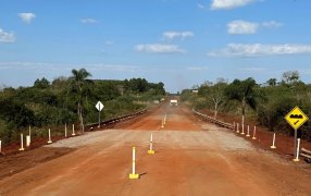 Misiones: La DPV reconstruyó la alcantarilla dañada sobre la Ruta Provincial N° 1 en el tramo entre la ciudad de Apóstoles y la localidad de Azara, continúan trabajando en el lugar para asfaltar nuevamente