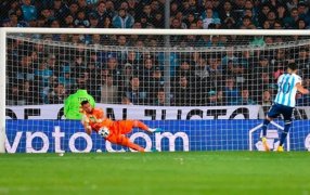 Copa Libertadores: Boca Juniors, con Romero como figura, venció por penales a Racing Club y avanzó a las semifinales