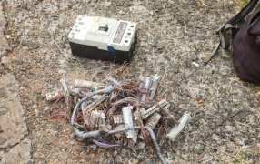 ”Robacables” en la ciudad de Posadas: Fueron detenidos dos individuos, quienes tenían en su poder una llave térmica con terminales de cobre y varios cables