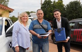 Programa Ahora Taxi: Taxistas y remiseros de las ciudades de; Apóstoles, Oberá y Posadas recibieron nuevas unidades
