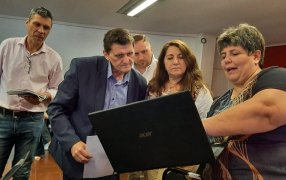 Misiones: El SEMAB-CEA que integra con sus pares, la Mesa de Diálogo acordó el viernes con representantes del Gobieno Provincial un aumento que eleva el salario de los maestros desde Enero