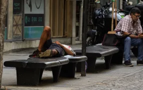 La pobreza en Argentina subió al 39,2 % pese al rebote de la economía y el aumento del empleo